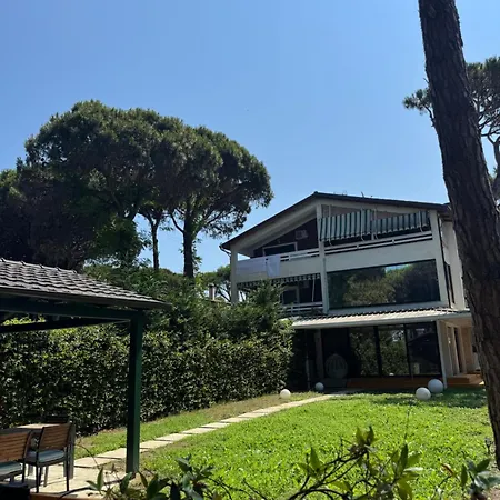 Casa Dei Pini Blu * Golem (Tirana)