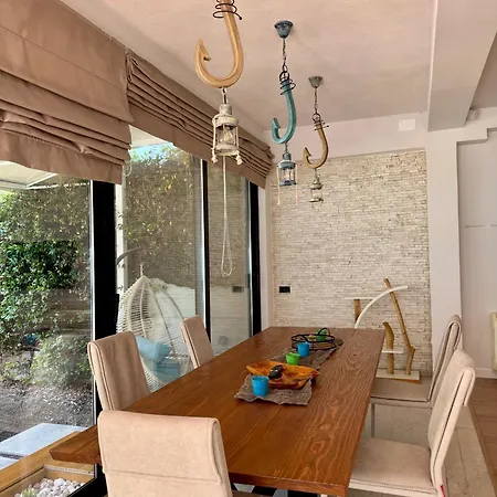 Casa Dei Pini Blu * Golem (Tirana)