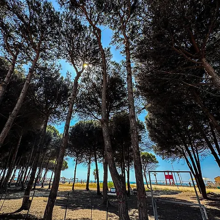 Casa Dei Pini Blu Vakantiehuis Golem (Tirana)