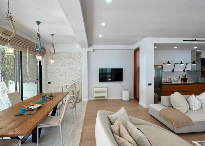 Casa Dei Pini Blu Holiday home Golem (Tirana)